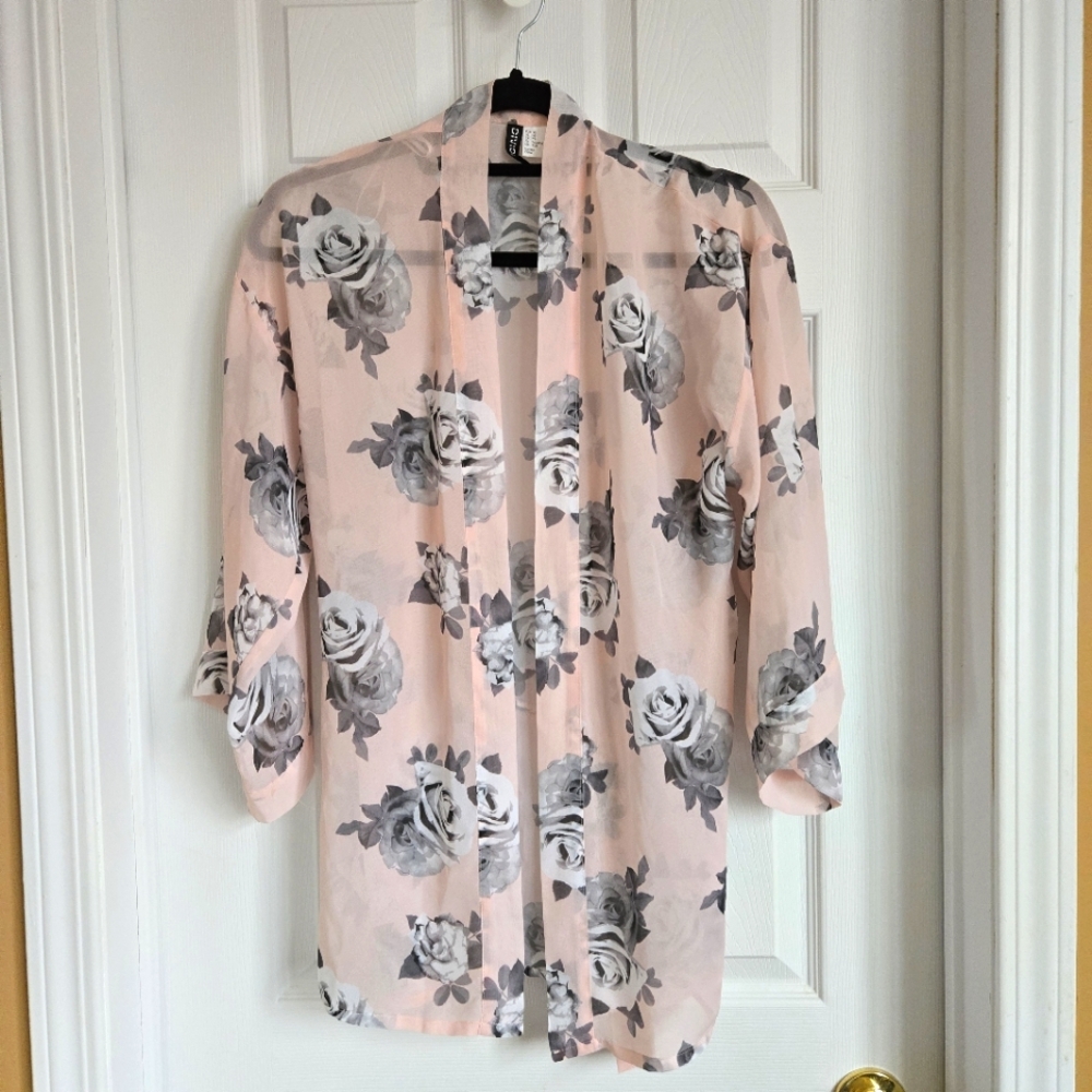 H&M pink and grey floral Kimono in size xs